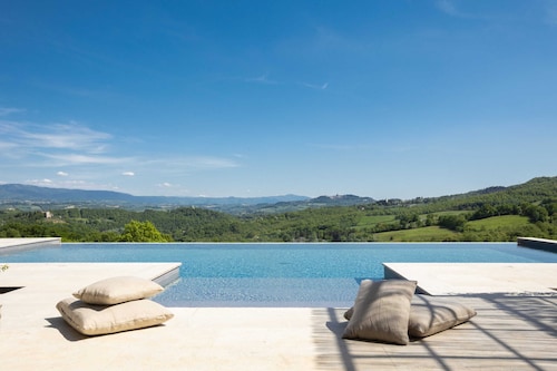 Enchanting Luxury Villa with a view of Todi