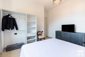 Iron/ironing board, travel cot - ELENA'S HOUSE by Design Studio (Bellano)