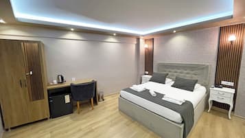 Phòng đôi Tiêu chuẩn | Khu vực làm việc phù hợp cho laptop