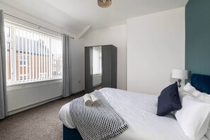 2 bedrooms, iron/ironing board, free WiFi, bed sheets
