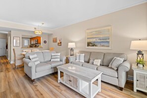 TV, books - MyStay at 136 Shorewood | Ocean + Pool Views | Walk to Coligny | Sleeps 6 (Hilton Head Island)