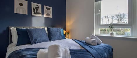 Iron/ironing board, free WiFi, bed sheets