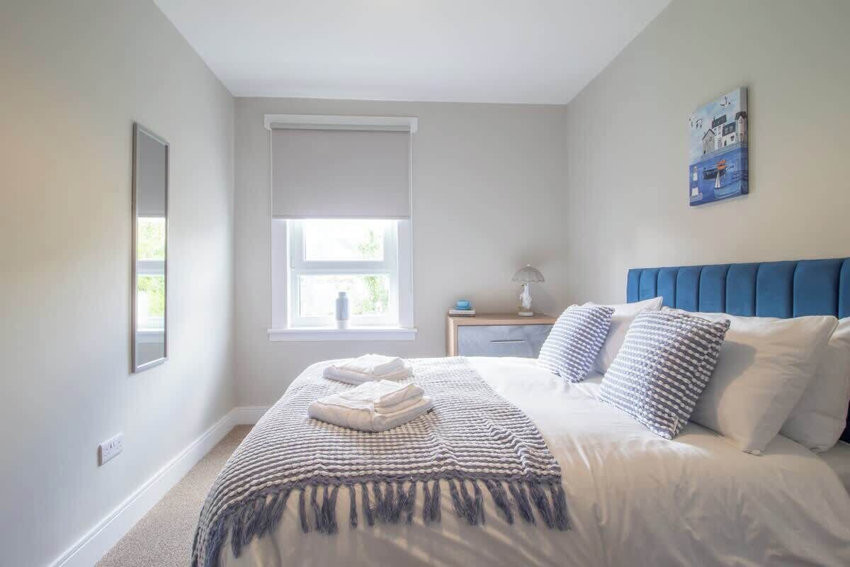 3 slaapkamers, een strijkplank/strijkijzer, gratis wifi, beddengoed