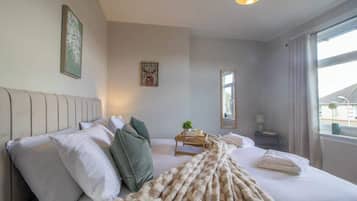 Iron/ironing board, free WiFi, bed sheets