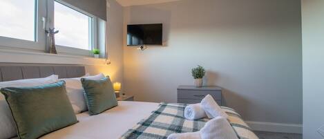 3 bedrooms, iron/ironing board, free WiFi, bed sheets