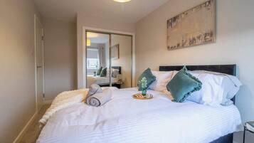 3 bedrooms, iron/ironing board, WiFi, bed sheets