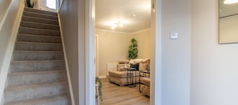 Angel House - 3 bedrooms close to Airdrie Centre