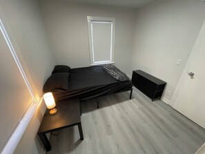 WiFi, bed sheets - 12 Minutes from MSU, 3 Bedroom House with Laundry (Lansing)