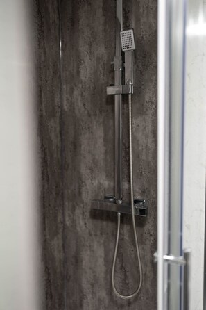 Hair dryer, towels - The Green- 2 Bed Flat near Aberdeen Ferry Terminal (Aberdeen)