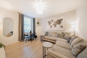 TV - The Green- 2 Bed Flat near Aberdeen Ferry Terminal (Aberdeen)