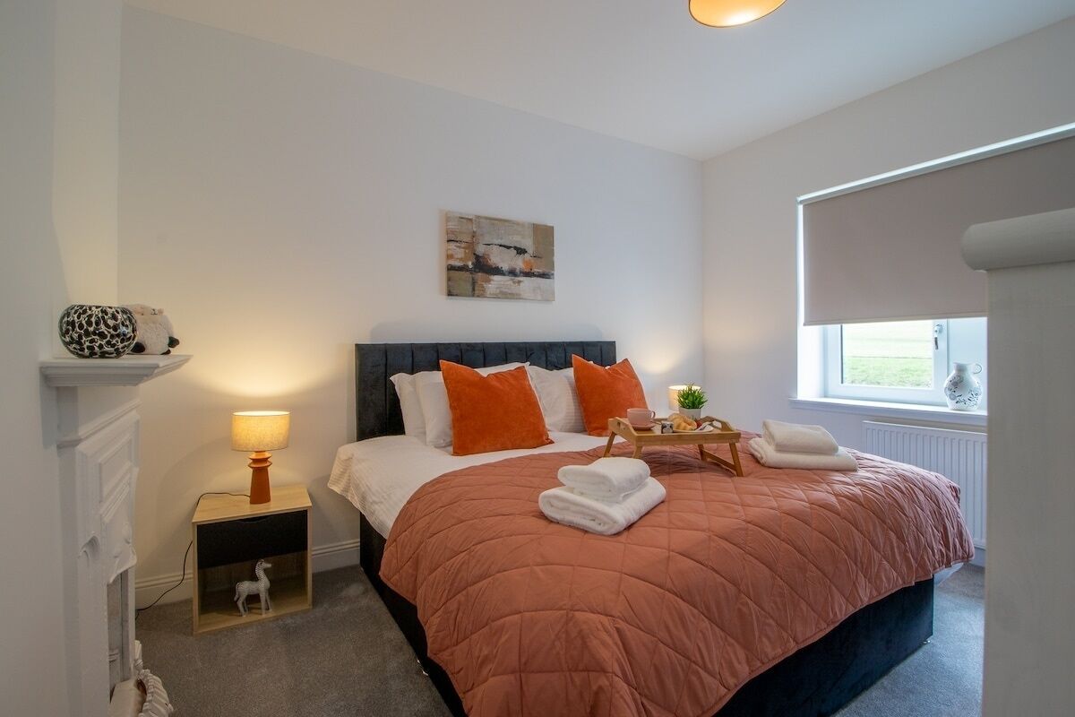 5 bedrooms, iron/ironing board, free WiFi, bed sheets