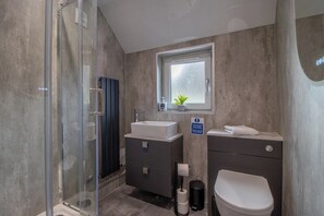 Hair dryer, towels - William Wallace View - 5 Bedrooms in Stirling (Stirling)
