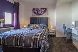 1 chambre, fer et planche à repasser, Wi-Fi gratuit, draps fournis