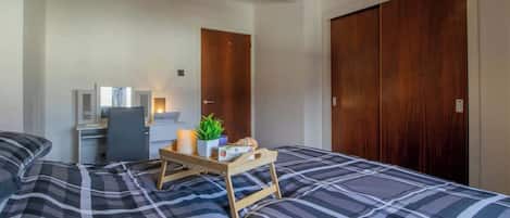 Iron/ironing board, free WiFi, bed sheets