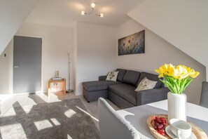 TV - Thistle View - Sleeps 4 by the Coast of Largs (Largs)