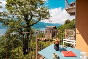 Outdoor dining - GRABBIA 5 by Design Studio (Bellano)