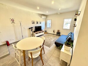 Living area - Sky Suite. (Modena)