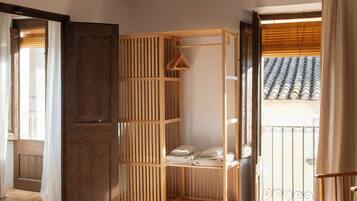 3 makuuhuonetta, työpöytä, silitysrauta/-lauta, ilmainen Wi-Fi