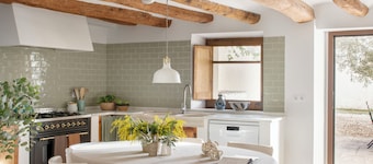 Historic Village House in Wine Region | 3BR | 40 min Barcelona, 20 min Sitges