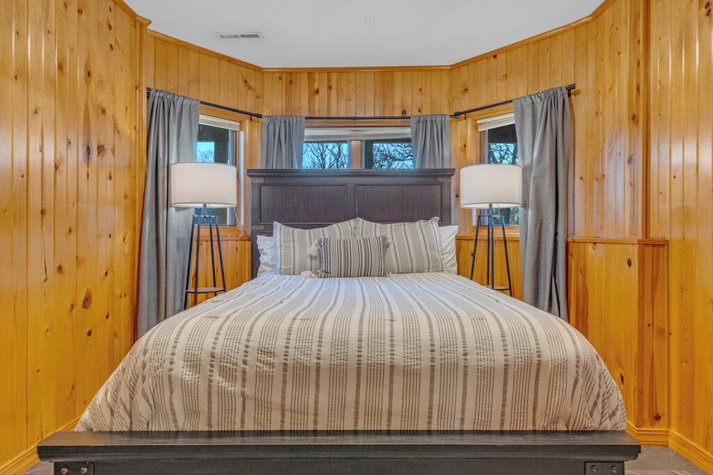 6 habitaciones, tabla de planchar con plancha, wifi y ropa de cama 