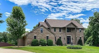 Luxury Private Estate with Hot Tub Pond Gym Fire Pit
