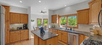 Luxury Private Estate with Hot Tub Pond Gym Fire Pit