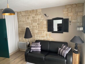 TV - Renovated apartment between Sauze and Super Sauze (Enchastrayes)