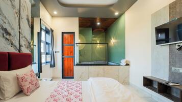 Suite Room with Private Pool | Desk, free WiFi, bed sheets