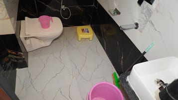 Dusch, handdukar, tvål och schampo