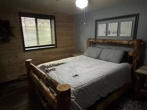 2 間睡房、熨斗/熨衫板、床單