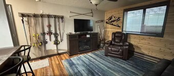 Kick back and relax in this calm, stylish condo in the Hills