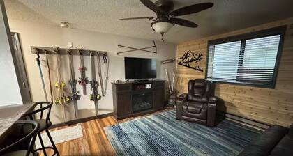 Kick back and relax in this calm, stylish condo in the Hills