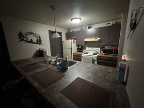 Micro-ondes, four, plaque de cuisson, lave-vaisselle