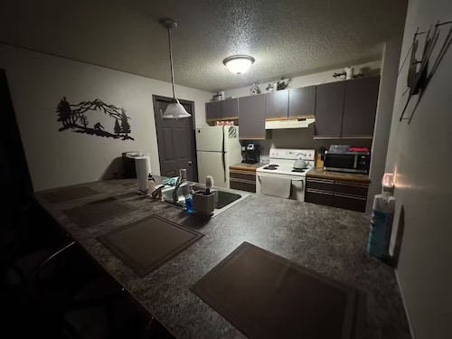 Kick back and relax in this calm, stylish condo in the Hills