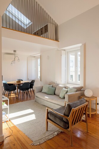 Belém Loft Retreat – Mezzanine and Terrace