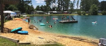 Peaceful, family-friendly 2 bdrm cabin with lake access and recreation options