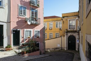 Exterior - Sea View Alfama Nest – 1BR Apartment (Lisbon)