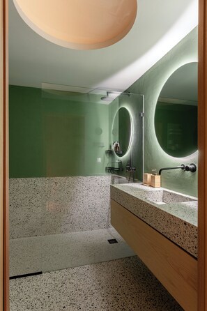 Hair dryer, towels - Cascais Modern Retreat | Private Courtyard (Cascais)