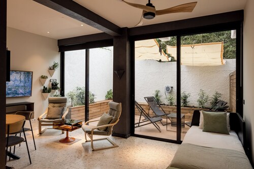Cascais Modern Retreat | Private Courtyard