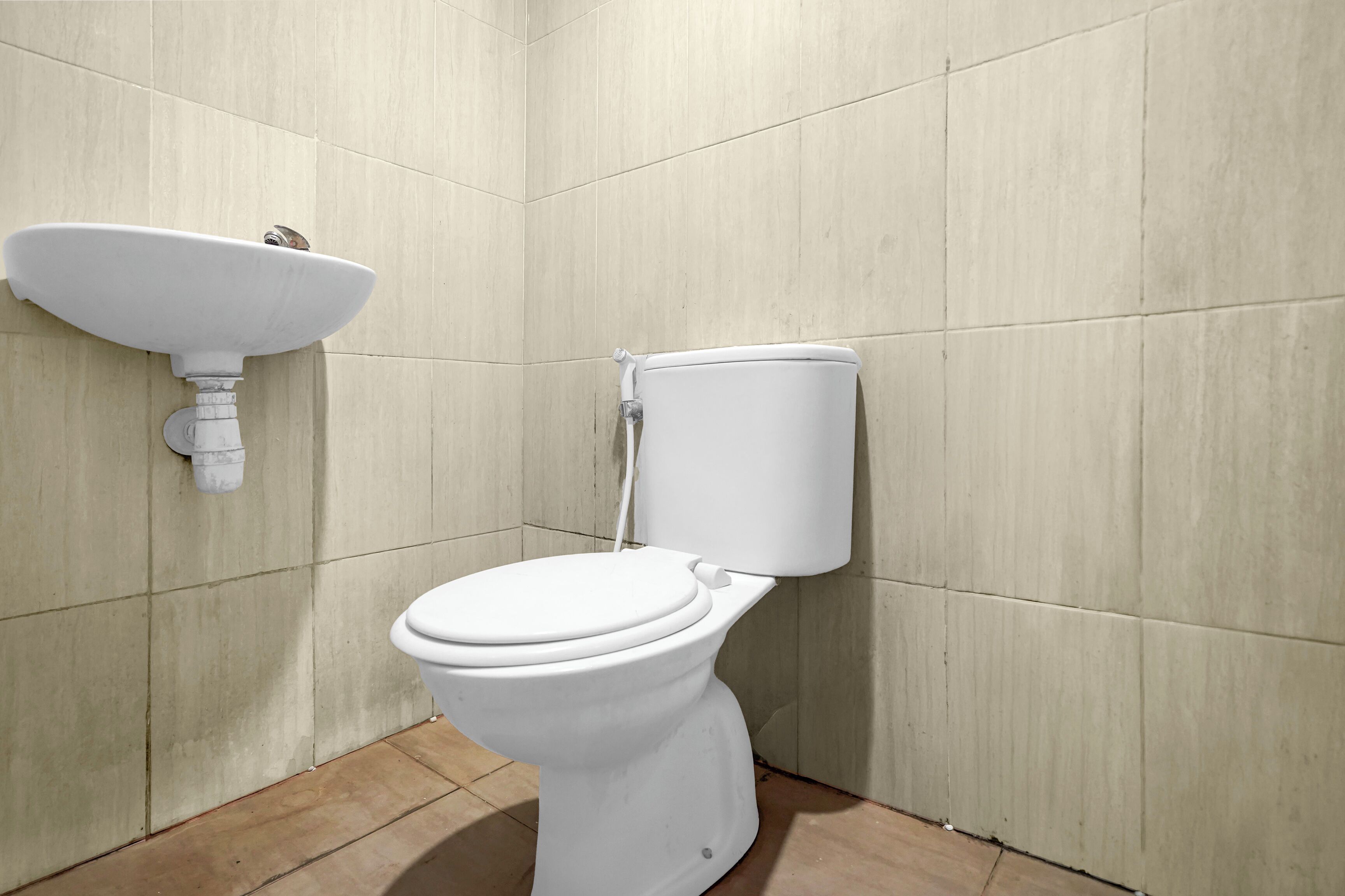 Deluxe-Doppelzimmer | Badezimmer | Dusche, kostenlose Toilettenartikel, Handtücher, Seife