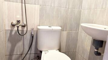 Standard Double Room | Bathroom | Shower, free toiletries, towels, soap