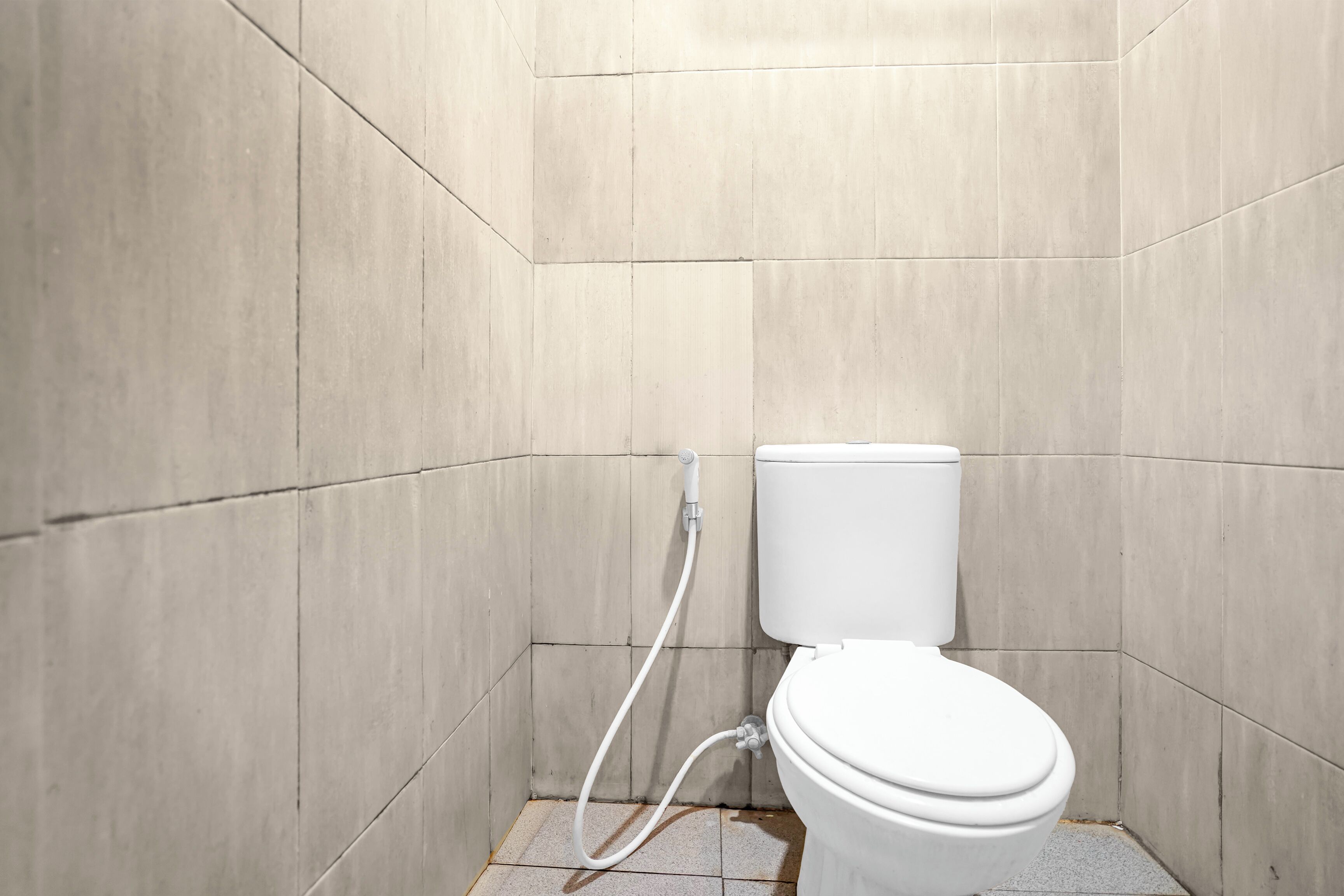 Kamar Double Standar | Kamar mandi | Shower, perlengkapan mandi gratis, handuk, dan sabun