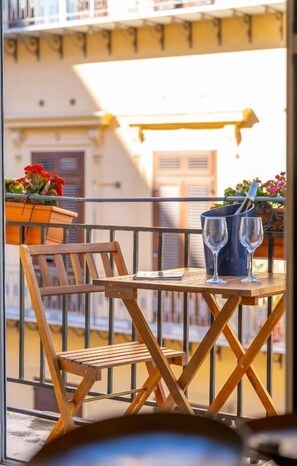 Outdoor dining - Natoli Apartments (Palermo)