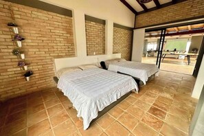 5 bedrooms, WiFi, bed sheets - Calima boutique house with dock (Valle del Cauca)