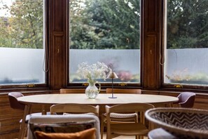 Dining - Luxury Flat Overlooking Eglinton Gardens (Edinburgh)