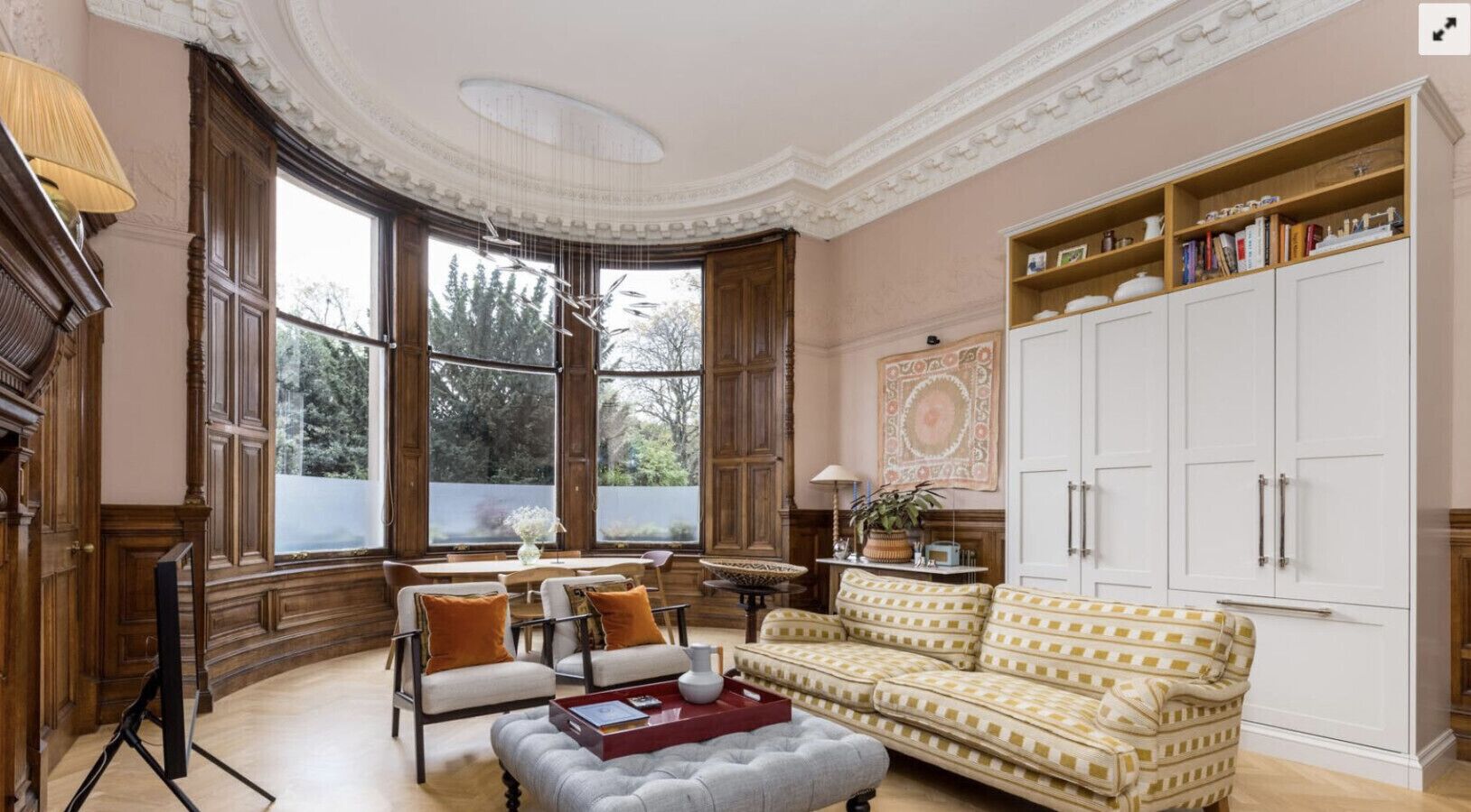 Télévision, cheminée