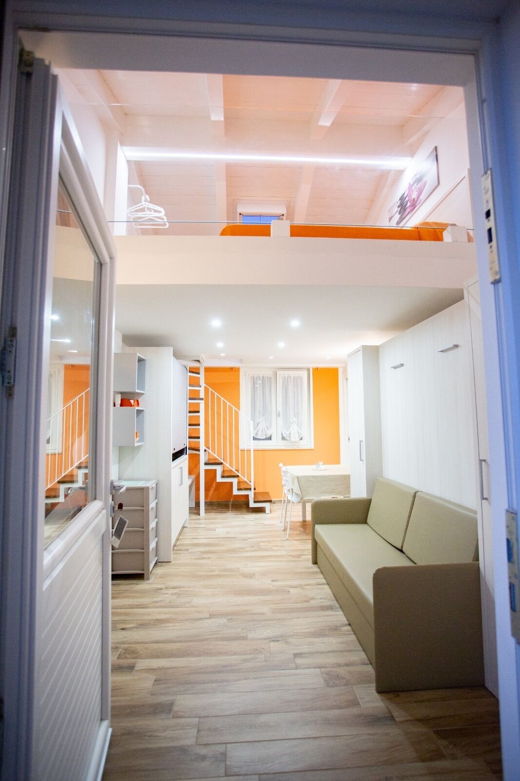 Estudio familiar, cocineta, vista al mar | Minibar, caja de seguridad en la habitación y cortinas blackout 