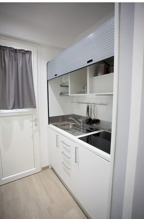 Family Room, Kitchenette | Minibar, in-room safe, blackout drapes, WiFi (free) - Miramare Castellabate Resort (Castellabate)