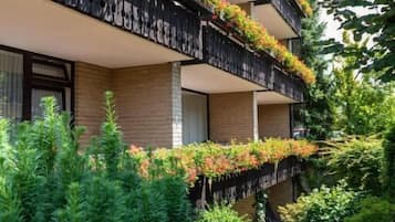 Apartemen, balkon, pemandangan kebun | Halaman properti