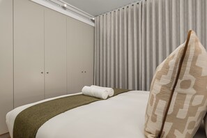 1 habitación, tabla de planchar con plancha, internet y ropa de cama 